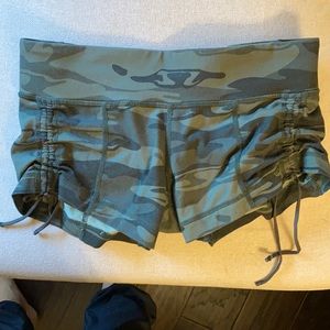 Lululemon size 4